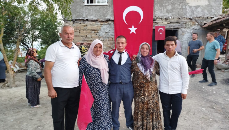 “Sadece garibanlar mı gider askere” diyen gence davul zurnalı uğurlama