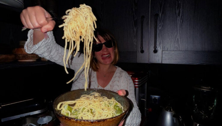 Taze anne Gizem Karaca, bebeğiyle yeni fotoğraf yayınladı