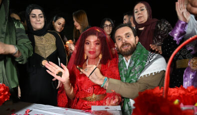 Van’a Panamalı gelin: Yöresel geleneklerle dünyaevine girdi