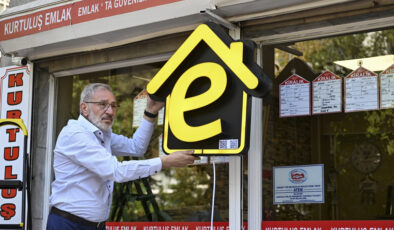 Yetkili emlak ofislerine ‘e’ tabelalar asılıyor