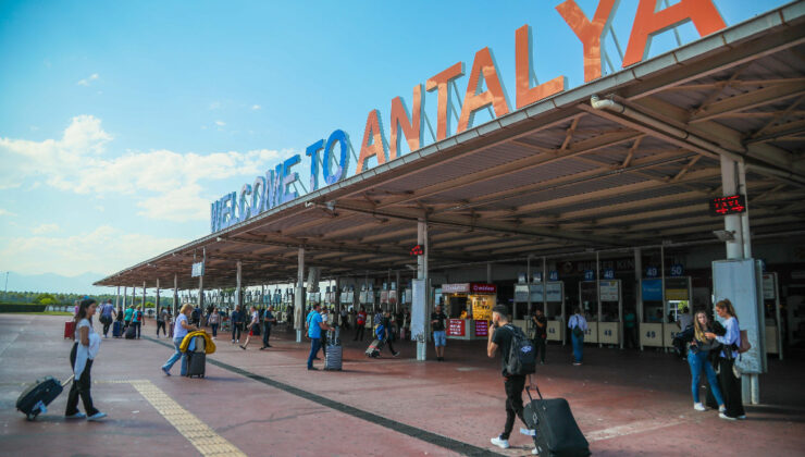 8 ayda Antalya’ya 11,7 milyon turist geldi