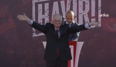 87 yaşındaki Önder Sav, CHP’nin Tandoğan mitinginde