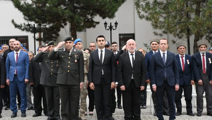 Şebinkarahisar’da Anlamlı Tören Atatürk’e Mareşal Rütbesi ve Gazilik Unvanı Kutlandı