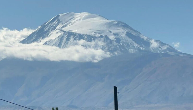 Ağrı Dağı’nın zirvesi beyaza büründü