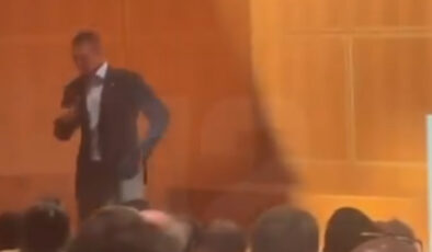 Ali Koç, konuşma yaparken düştü