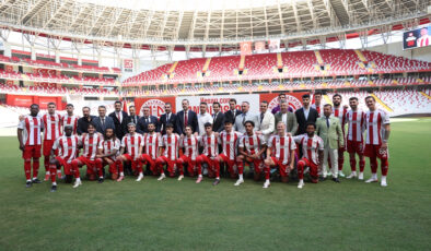 Antalyaspor, transfer ettiği futbolcuları tanıttı