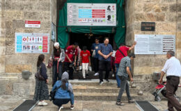 Bursa’da tarihi cami ziyaretlerine kıyafet mecburiyeti getirildi