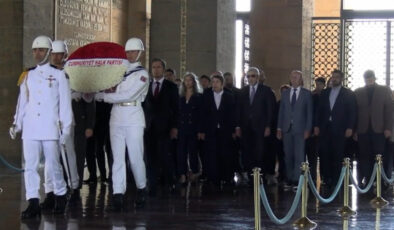 CHP heyeti, 22’nci Olağanüstü Kurultay öncesi Anıtkabir’i ziyaret etti