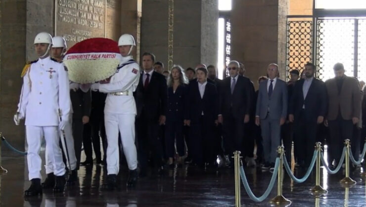 CHP heyeti, 22’nci Olağanüstü Kurultay öncesi Anıtkabir’i ziyaret etti