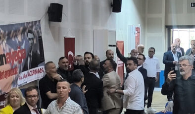 CHP ilçe kongresinde ortalık karıştı: Tekme ve tokatlar havada uçuştu