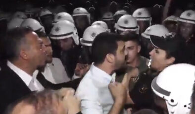 CHP’liler polislerin üzerine yürüdü