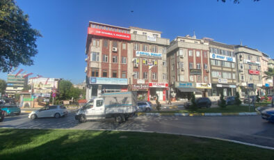 CHP’nin Bahçelievler binasındaki ‘İstanbul İl Başkanlığı’ yazısı yenilendi