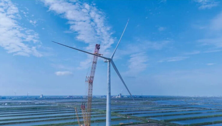 Çin, dünyanın en büyük rüzgar türbinini kurdu: 55 bin evi aydınlatacak