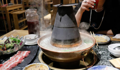 Çin’de restoranda skandal: Gençler yemek kazanına idrarını yaptı