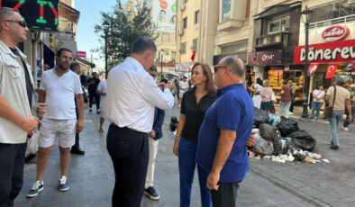 Çöp toplayan Cemil Tugay, Karşıyaka Belediye Başkanı Yıldız ile tartıştı