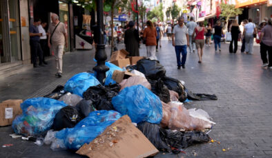 Çöplerin kapladığı İzmirliler isyanda: Biz bunu hak etmiyoruz
