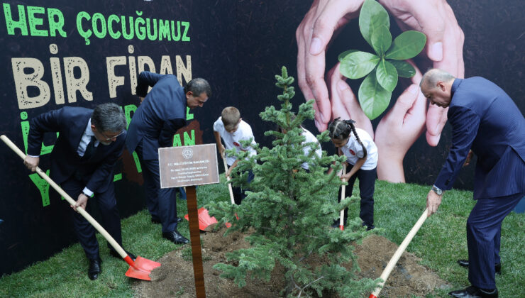 Cumhurbaşkanı Erdoğan, 2025-2026 öğretim yılının ilk gününde öğrencilerle buluştu