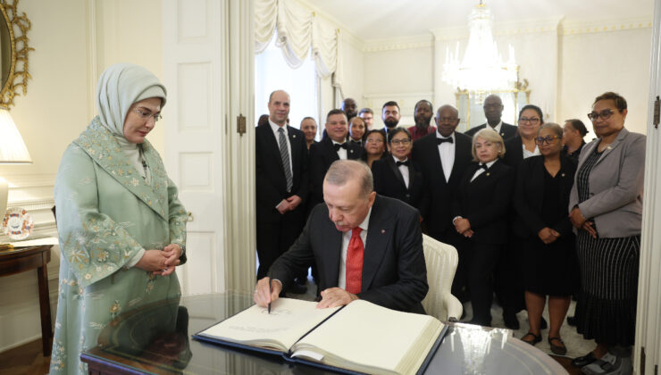 Cumhurbaşkanı Erdoğan, Blair House çalışanları ile hatıra fotoğrafı çektirdi