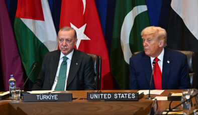 Cumhurbaşkanı Erdoğan, Gazze toplantısında Trump ile yan yana oturdu
