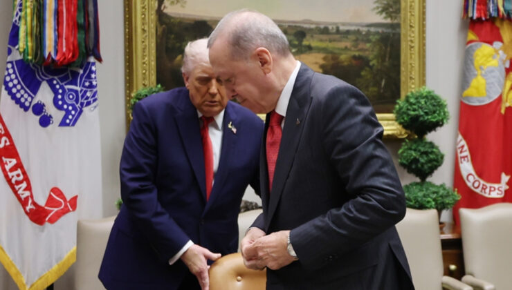 Cumhurbaşkanı Erdoğan ile Donald Trump’ın baş başa görüşmesinden kareler paylaşıldı