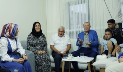 Cumhurbaşkanı Erdoğan’dan Malatya’da depremzede aileye ziyaret