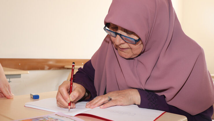 Erzurum’da okuma yazma bilmediği için kaybolan Nimet Nine, artık rahatça geziyor