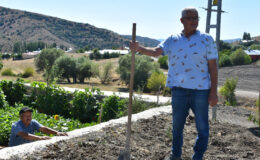 Eski manken Engin Koç, köyünde sakin bir hayatı tercih etti