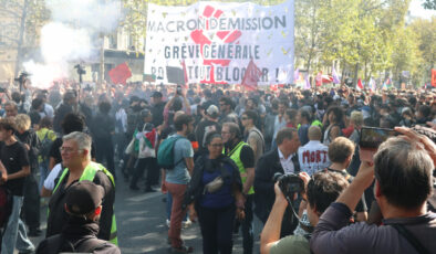 Fransa’daki protestoların dozajı artıyor: 110 kişi gözaltına alındı