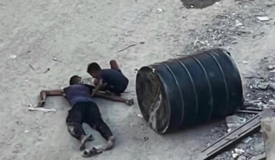 Gazze’de babalar, çocuklarının gözü önünde öldürülüyor