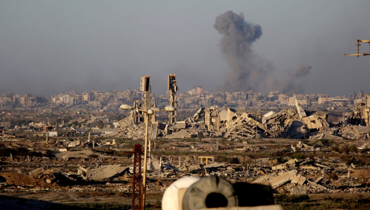 Gazze’de Filistinlilerin göçü sürüyor