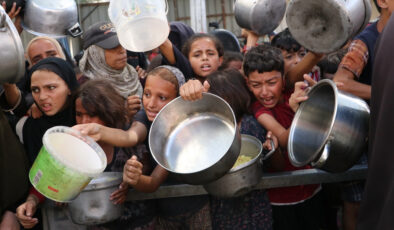 Gazze’de kıtlık: Filistinlilere, sıcak yemek dağıtımı yapıldı