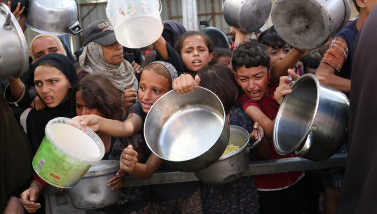 Gazze’de kıtlık: Filistinlilere, sıcak yemek dağıtımı yapıldı