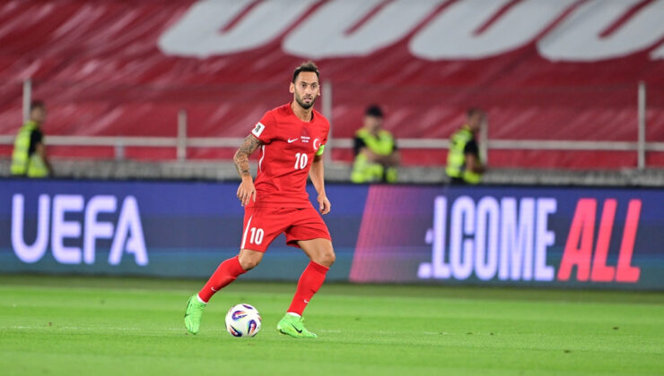 Hakan Çalhanoğlu: Camiadan ziyade önce bayrağı düşünmek lazım