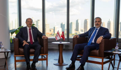 Hakan Fidan, KKTC Cumhurbaşkanı Tatar ile görüştü