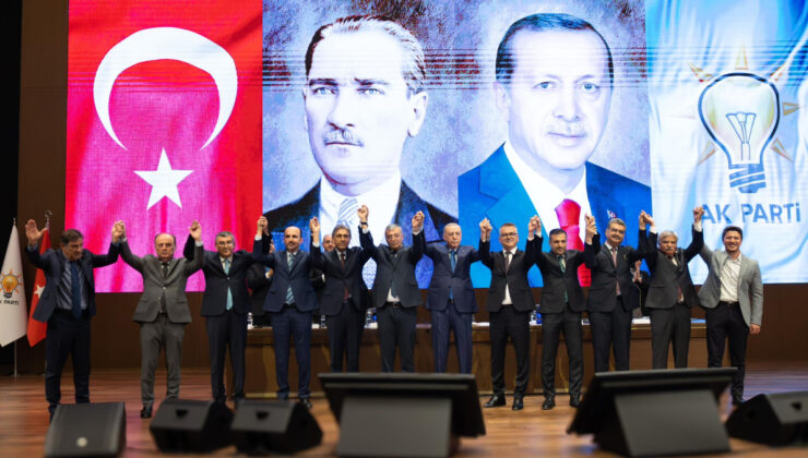 İki belediye başkanı daha AK Parti’ye katıldı: Rozetlerini Cumhurbaşkanı Erdoğan taktı
