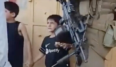 İsrail askerleri Batı Şeria’da küçük çocukları gözaltına aldı