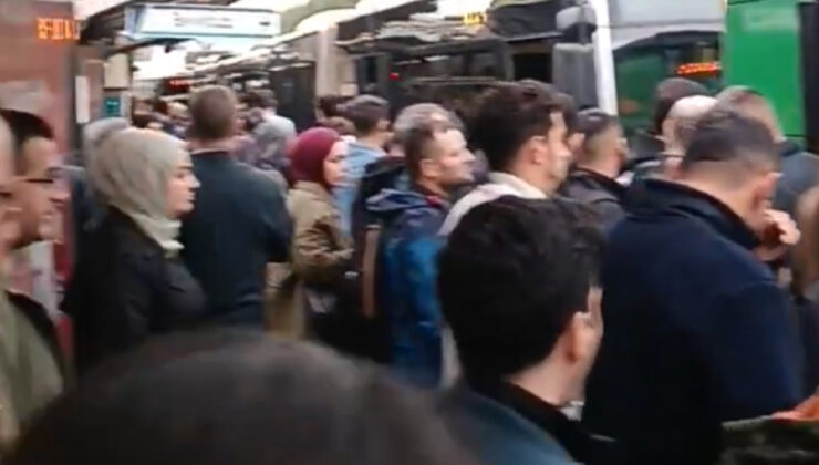 İstanbul’da metrobüs arızası vatandaşı isyan ettirdi