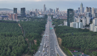 Okullar Açıldı, İstanbul Trafiği Felç Oldu