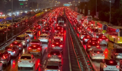 İstanbul’da trafik yoğunluğu yüzde 72’ye ulaştı
