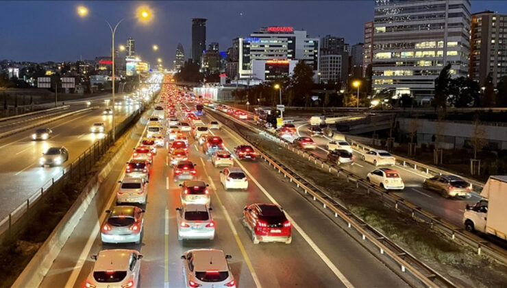 İstanbul’da trafik yoğunluğu yüzde 76’ya çıktı
