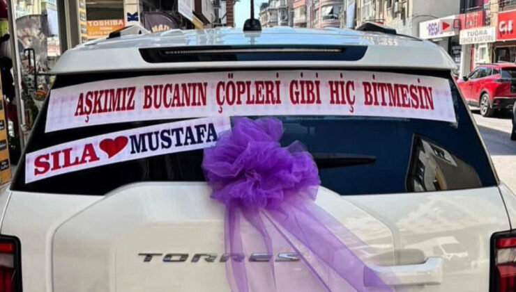 İzmir Buca’da evlenen bir çiftin arabası: Aşkımız Buca’nın çöpleri gibi hiç bitmesin