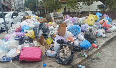 İzmir’de eylem bitti: Çöp dağları yerlerinde duruyor