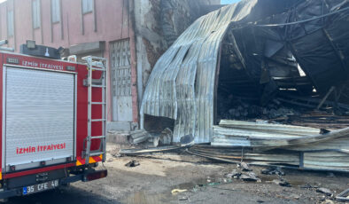 İzmir’de toplanmayan çöpler yandı: Alevlerin sıçradığı iş yeri kül oldu