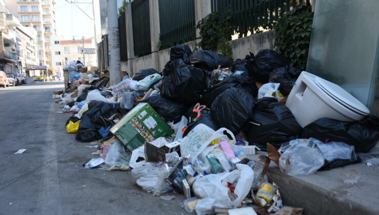 İzmir’deki çöp yığınlarına vatandaş tepkili: Belediyemiz düzgün çalışmıyor