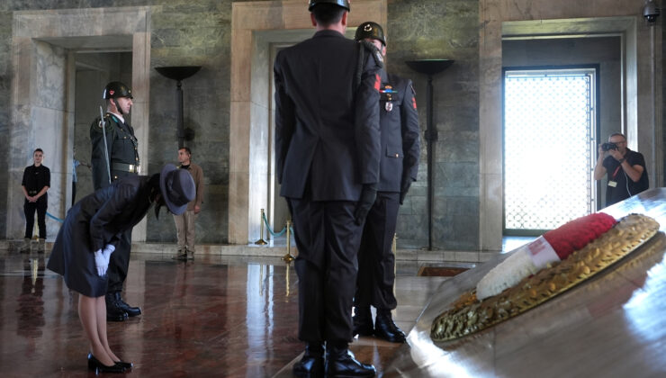 Japonya Prensesi Akiko Mikasa Anıtkabir’i ziyaret etti