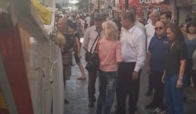 Karşıyaka’da çöp dağlarını Cemil Tugay toplamaya çalıştı