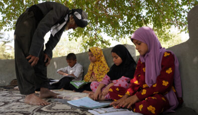 Kerküklü çoban, çocuklara Kur’an-ı Kerim sevgisi aşılıyor