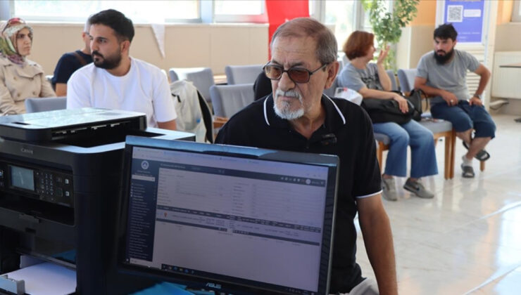 Kırklareli’nde 73 yaşında üniversite hayalini gerçekleştirdi