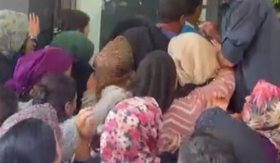 Manisa’da mağaza açılışında izdiham yaşandı