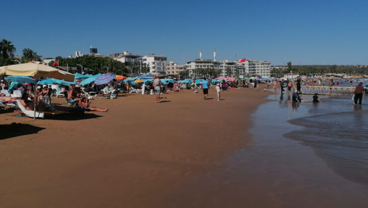 Mersin Kızkalesi’nde sezon bitmesine rağmen turist yoğunluğu yaşanıyor